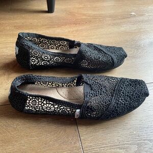 Black Lace Women's Toms size 10